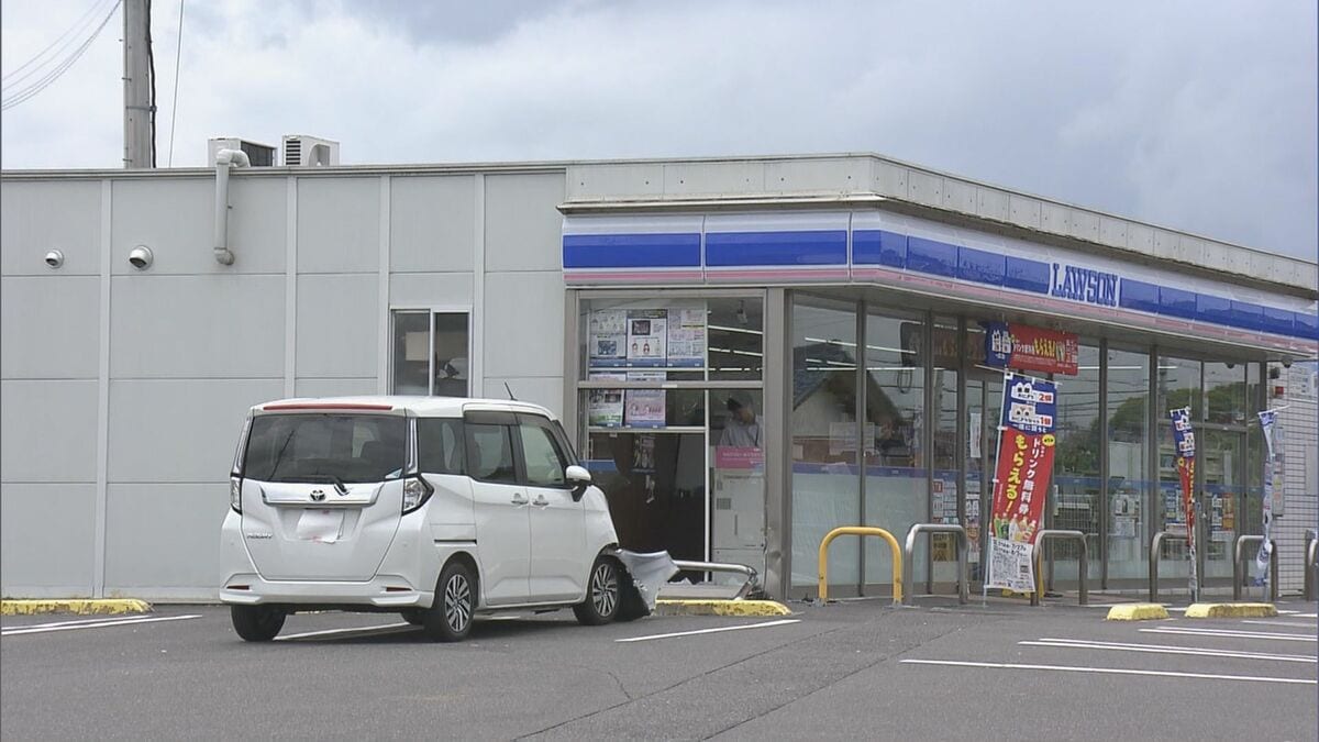 コンビニに65歳男性が運転する乗用車が突っ込む　けが人なし　岐阜・美濃加茂市