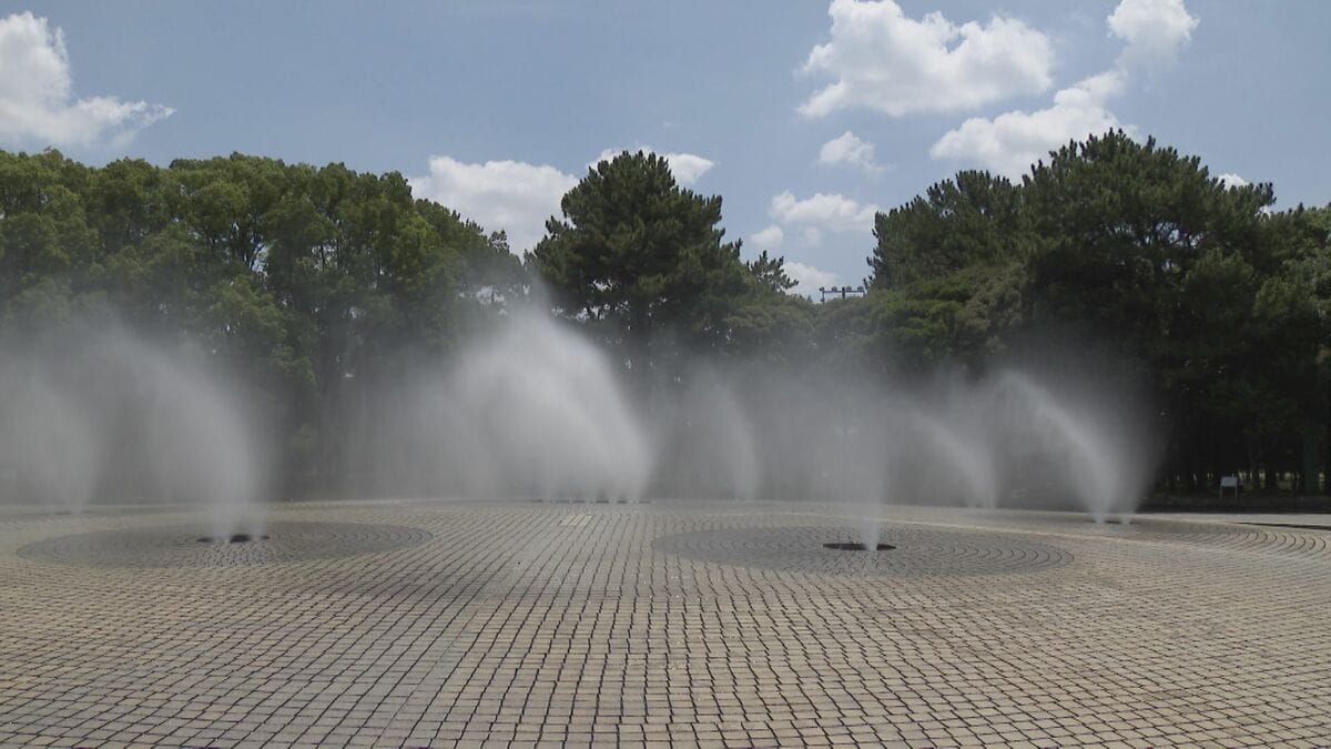 名古屋は最高気温37.3℃と3日連続｢猛暑日｣に 公園には涼を求めて噴水で遊ぶ子どもも キンキンに冷えた氷の需要も高まる