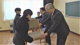 地場産業の郡内織物を座面と背もたれに使った椅子を地元小学校に寄贈　山梨・富士吉田市|TBS NEWS DIG
