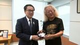 坂出市出身の “爆風スランプ” ファンキー末吉さんが知事表敬 香川県の魅力を世界へ発信【香川】|TBS NEWS DIG