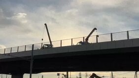 【速報】国道2号の工事現場で誘導員の男性が大型トラックにはねられ死亡 運転手の男(50代)を過失運転致傷の容疑で現行犯逮捕【岡山】|TBS NEWS DIG