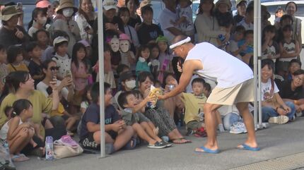 旧盆の伝統行事「アンガマ」で交通安全を祈願 八重山警察署 | 沖縄の