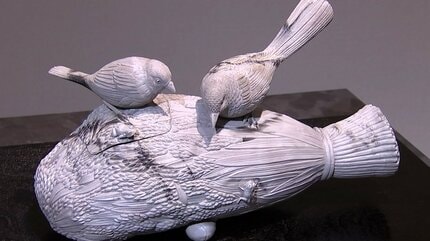 青い備前焼” 作陶生活50年の小西陶蔵作品展 伝統的手法と革新的な技を