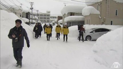 青森市内は災害」“記録的豪雪”積雪170cmに迫る青森市内の道路状況を