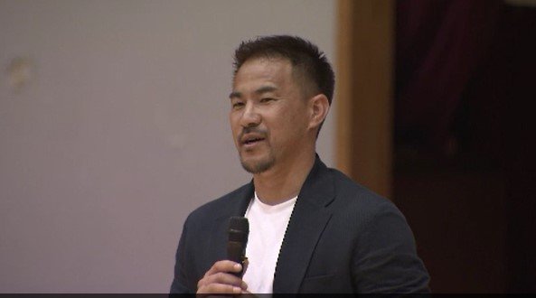 「いつか日本代表の監督になりたい」サッカー元日本代表の岡崎慎司さんが安曇野へ「失敗を恐れず挑戦を続けて」中学生にエール 長野|TBS NEWS DIG