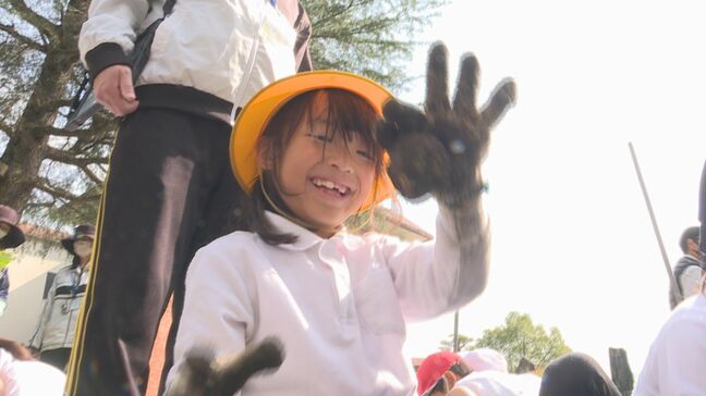 実りの秋「いろんな形があった！」児童が地域の人たちとイモ掘り|TBS NEWS DIG