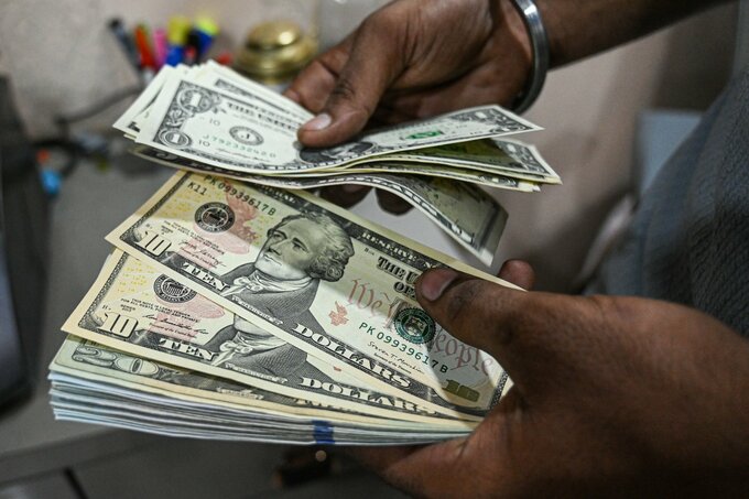 堅調だったキャリー取引に逆風、ドル変動拡大や米利上げ観測が重荷