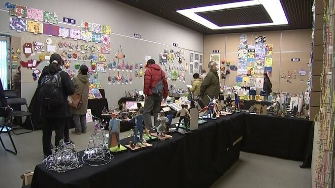 自由な感性でのびのびと　小学生2300点、中学生1100点の美術作品がずらり　盛岡市で展示会始まる　|TBS NEWS DIG