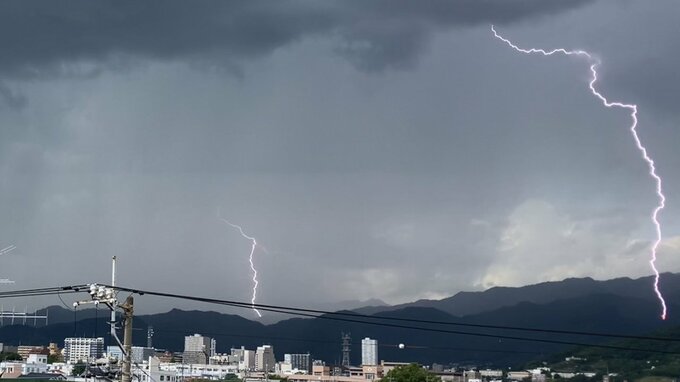 甲府市内で雷雨　ひょうも　夜遅くまで落雷に注意  　|　山梨のニュース | ＵＴＹテレビ山梨