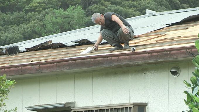 台風13号 奄美大島で「屋根飛ばされる」被害相次ぐ　最大瞬間風速32.4m観測　鹿児島　|　鹿児島のニュース｜MBC NEWS｜南日本放送