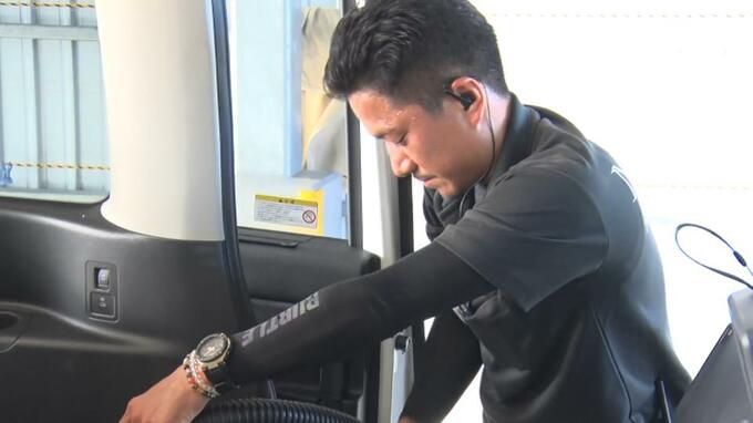 「叩きながら吸う！」 洗車技術で日本一に輝いた石垣島のレンタカー店スタッフ、仲間海人さんのプロの技|TBS NEWS DIG