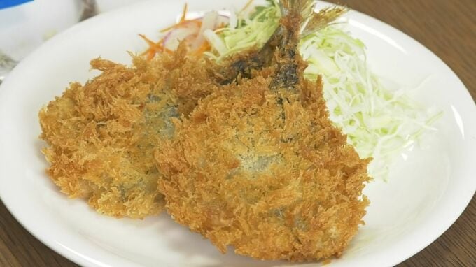 市内全小学生分1500枚のアジフライを角屋食品が寄贈　給食にアジフライを食べてほしい…3月21日は「アジフライの日」　|　BSSニュース | BSS山陰放送