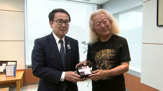 坂出市出身の “爆風スランプ” ファンキー末吉さんが知事表敬　香川県の魅力を世界へ発信【香川】|TBS NEWS DIG