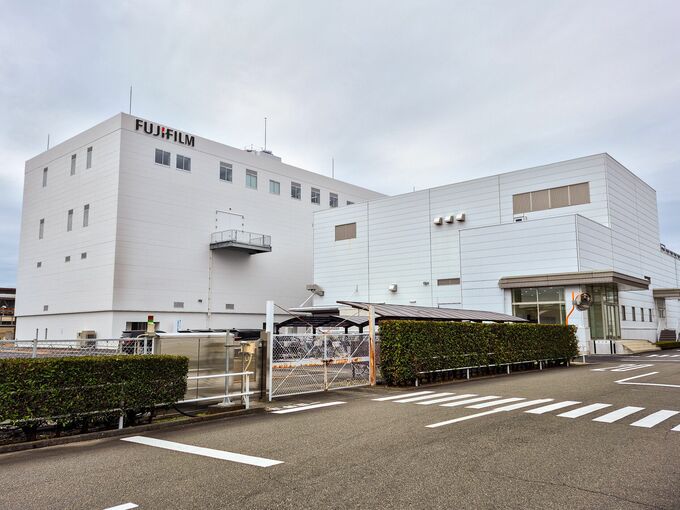 富士フイルムHD､EUVレジスト開発新棟が稼働開始-投資ペース加速