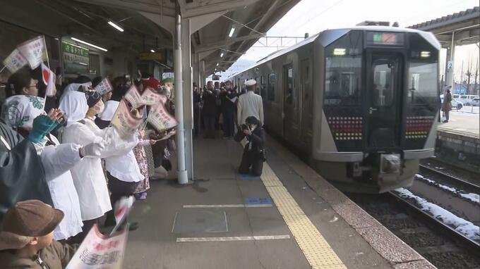 ＪＲ喜多方駅が開業120周年　只見線運行のＥ120系も乗り入れ　福島　|　福島のニュース│TUF