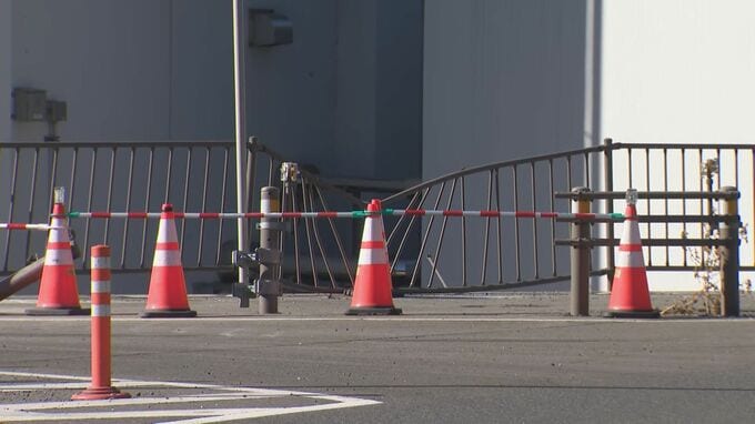 「トラックが横転している」トラックが信号機に衝突し横転　運転していた男性が死亡　国道19号の交差点　長野・塩尻市|TBS NEWS DIG