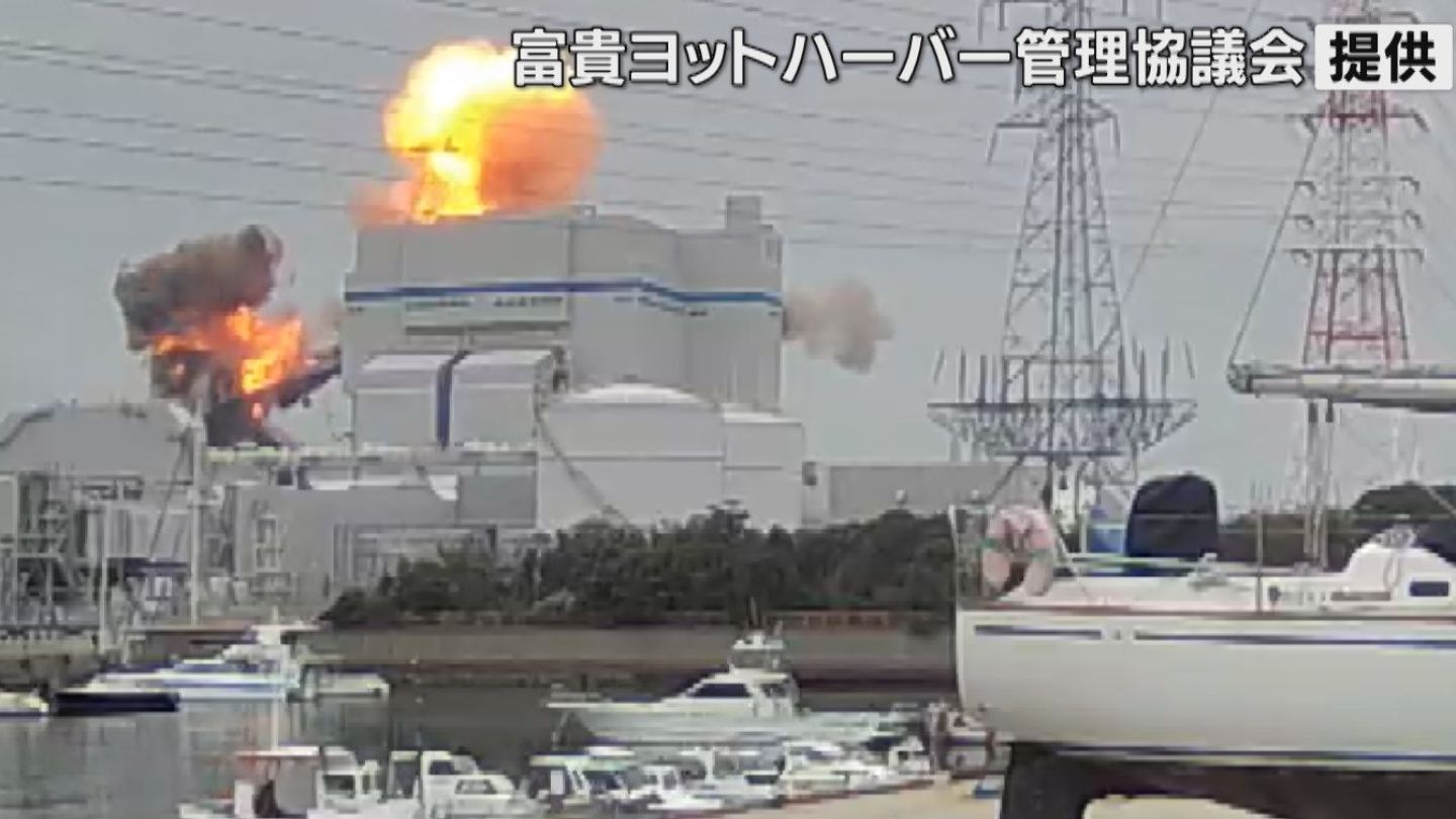 爆発事故が起きた火力発電所で原因調査　判明まで稼働停止へ　バイオマス燃料の貯蔵庫付近が火元の可能性　