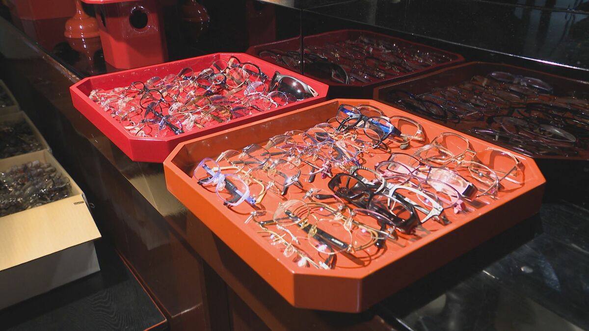 役目を終えたメガネ1503本を供養　長年の愛用品へ感謝、部品は修理パーツとして再利用へ