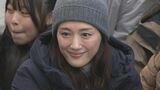 綾瀬はるかさんが被災地で住民と交流 防寒対策にヒートテック手渡す|TBS NEWS DIG