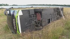 ドイツ北部の高速道路でバス横転　31人負傷　日本人男性1人含まれる| TBS CROSS DIG with Bloomberg