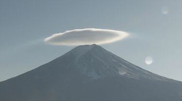 A2✨白龍と富士山 ✨ No. 10 虹の不死鳥No.5 【 宇治るぽさま専用】 富士山 周囲に雲なく、山頂にだけポッカリ 雲の淵は虹色のような色彩も