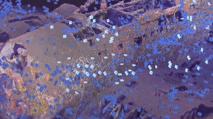 戦後80年で鹿児島湾で新発見された旧日本軍機 「沖縄特攻」で掩護する