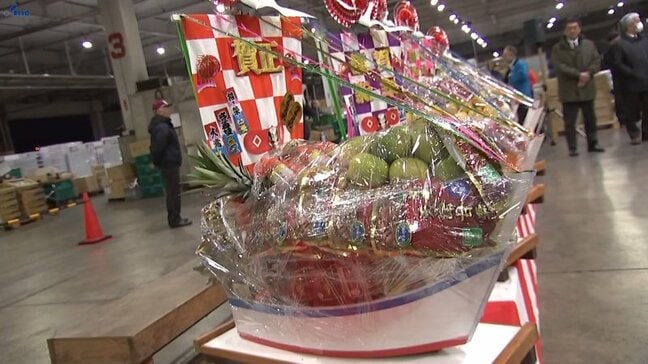 恒例「宝船」の売上金は能登半島地震の義援金にも　盛岡市中央卸売市場が仕事始めの初競り|TBS NEWS DIG