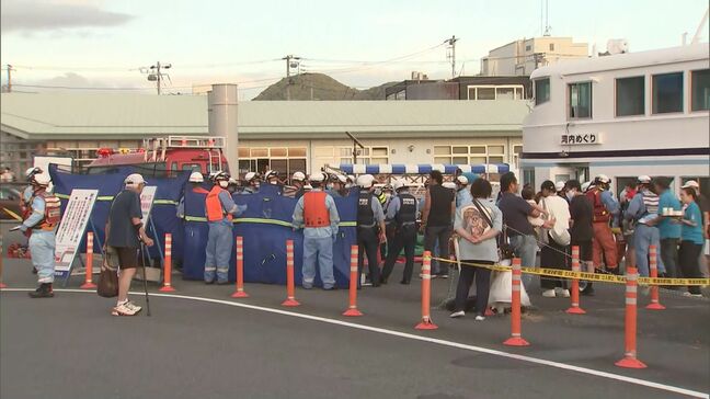 40人が乗船する遊覧船が岸壁に衝突する事故　男女15人がけが　静岡・沼津港|TBS NEWS DIG