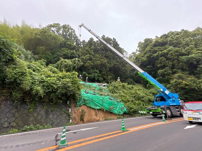 21日の雨の影響か MR松浦鉄道の線路盛り土が崩落し周辺区間が23日まで運行中止【長崎・松浦市】|TBS NEWS DIG
