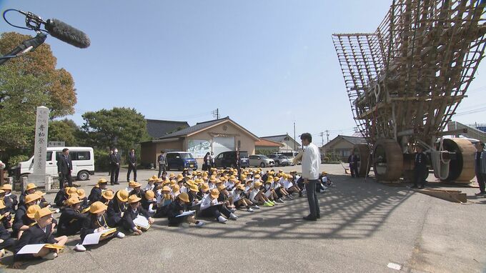 能登・七尾市伝統の「青柏祭」前に子どもたちが“でか山”に触れる|TBS NEWS DIG