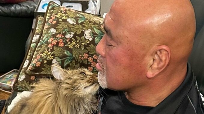 【ねこ】武藤敬司さん「キスしてくれるのはお前だけ」愛猫・ルビーの “キス” にメロメロ　渡米前のひととき|TBS NEWS DIG
