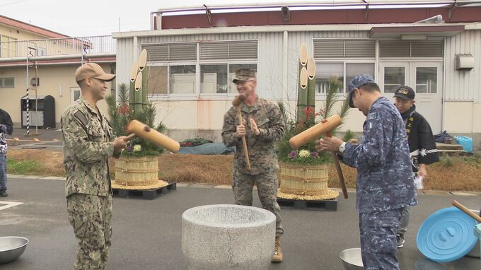 「特別な体験」海上自衛隊岩国航空基地で日米親善もちつき会　|　山口のニュース・天気・防災｜tys NEWS｜ｔｙｓテレビ山口