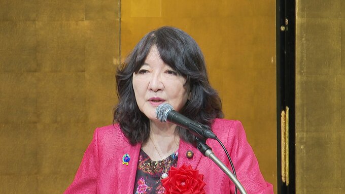 札幌市のビジネスセミナーで講演する片山さつき財務大臣