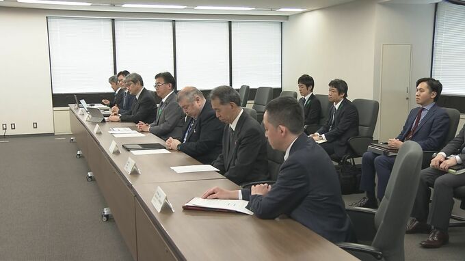 医療用手袋など24件で対応検討中　中東情勢受け供給懸念　消毒液など10件は解決済み　赤沢大臣「供給の偏りや流通の目詰まりを確実に解消していく」対策本部|TBS NEWS DIG