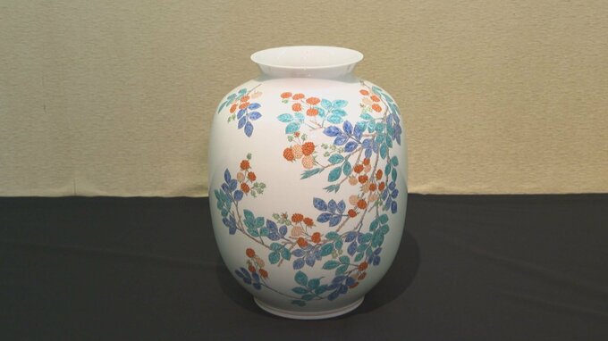 国の重要無形文化財「濁手」　大分市で有田焼の十五代酒井田柿右衛門展　|　大分のニュース｜OBS NEWS｜大分放送