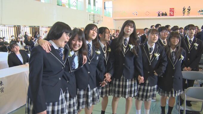 沖縄の県立高校で卒業式　約1万2000人が学び舎巣立つ　宜野湾高校では231人が卒業|TBS NEWS DIG