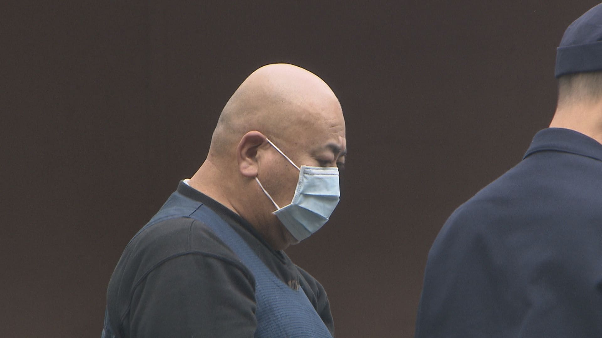 小名浜男性刺殺事件、暴力団員の男（61）送検 刃物持ち、現場で