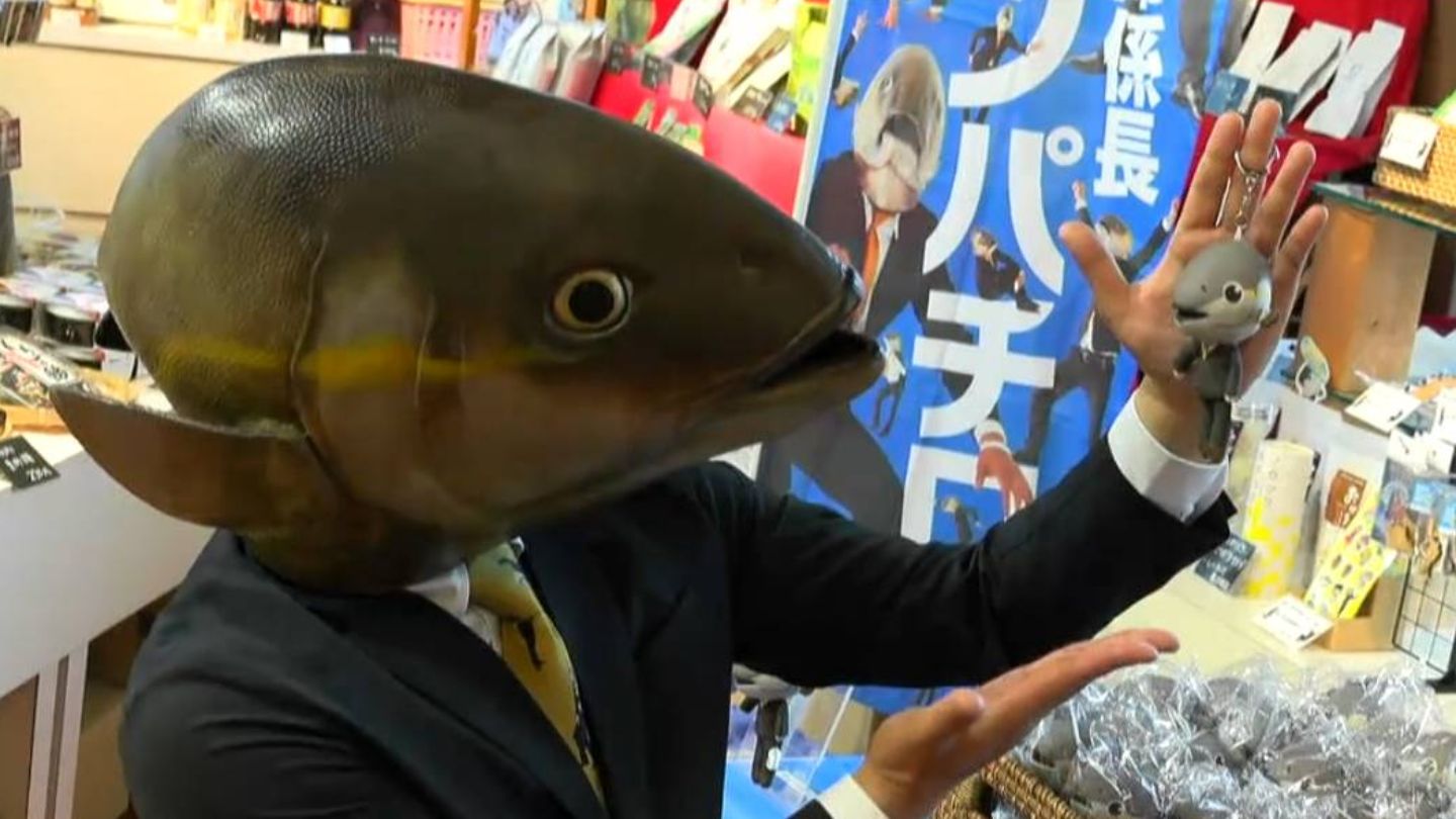 ぬいぐるみになってウキウキ…だそうです」 「かのやカンパチロウ」が