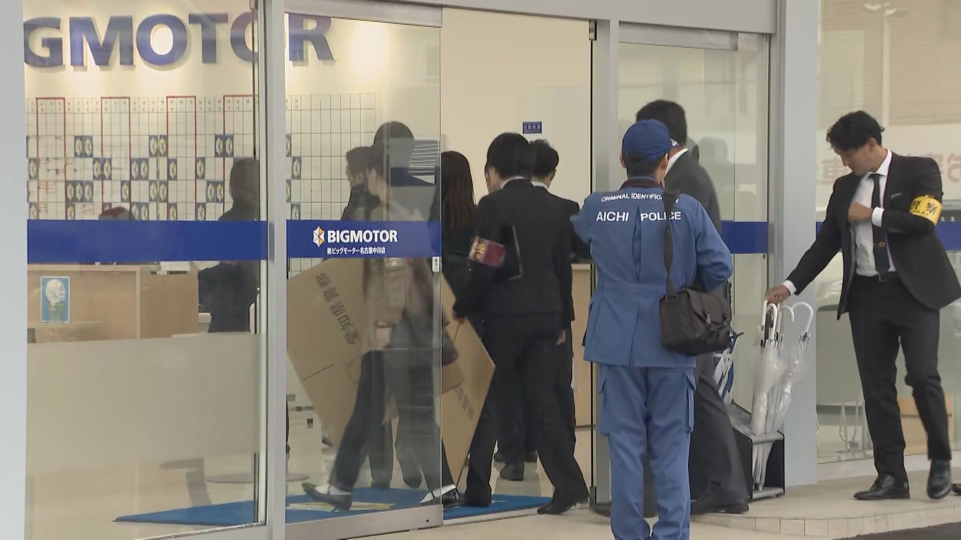 ビッグモーター2店舗に家宅捜索　街路樹が枯れた問題 警察が器物損壊容疑で 除草剤が使われた経緯は