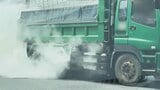 【詳報】「ダンプから出ている…」「やばいな…」国道を走るトラックから白い煙 青森市の中心街が一時騒然 消防と警察が駆け付け車両を調査 オイル漏れが原因か 火災扱いにならず・けが人なし | 青森のニュース│ATV NEWS│青森テレビ