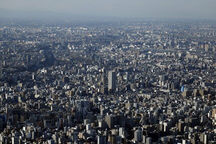 超長期債が上昇、流動性供給入札は無難通過との予想－先物は軟調