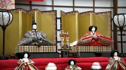 明治時代の「享保びな」や7段の「御殿びな」など約80の施設にひな人形