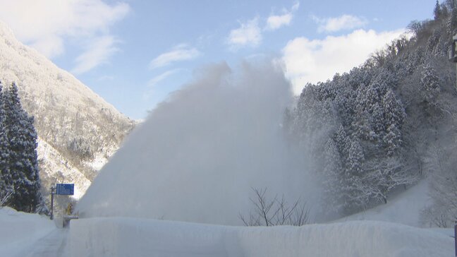 立山黒部アルペンルート「雪の大谷」積雪 5.5メートルで平年並み…ロータリー除雪車「六代目立山熊太郎」稼働スタート 富山|TBS NEWS DIG