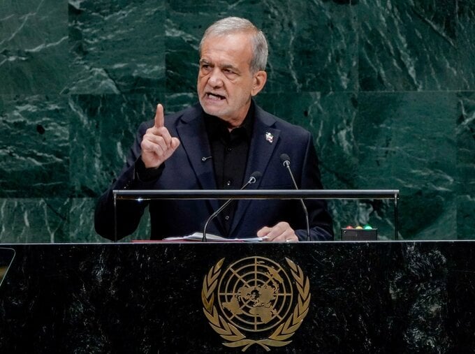 イラン大統領、米国との協議再開に条件－ホルムズ海峡自由航行認めず