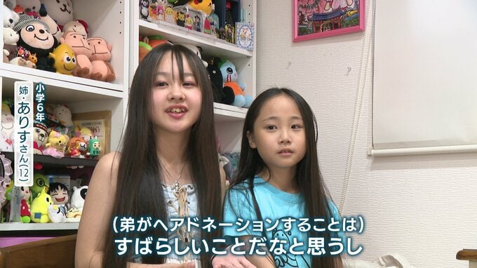 笑顔でインタビューに答える姉のありすさん