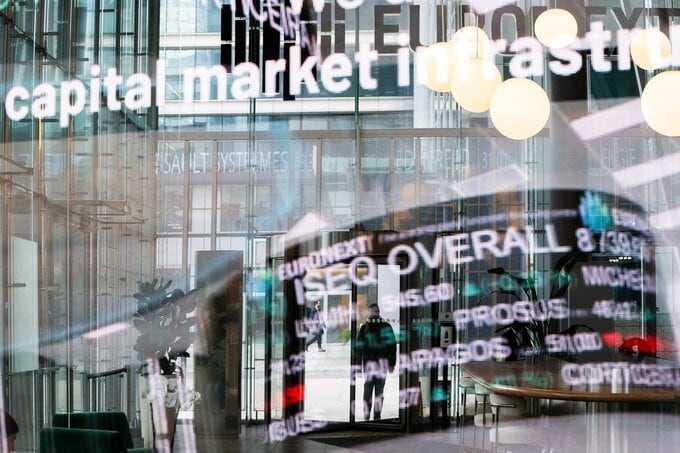 【欧州市況】仏国債に売り、政局不安を嫌気－株は３週間ぶり大幅安