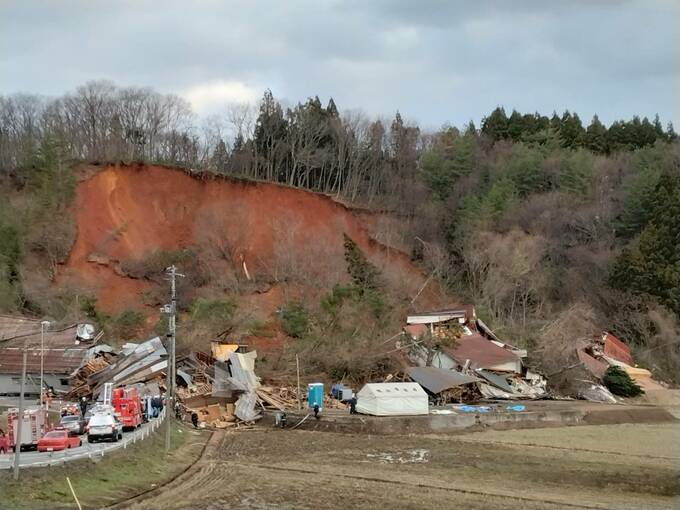 11棟巻き込まれるがけ崩れ　行方不明の２人は80代男性と70代女性　【山形】　|　山形のニュース│TUYテレビユー山形