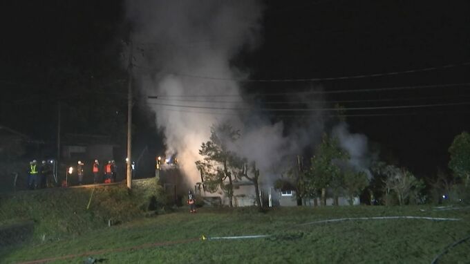 民家で火事　母屋と離れを全焼　住人男性が頭部にやけど　|　BSSニュース | BSS山陰放送