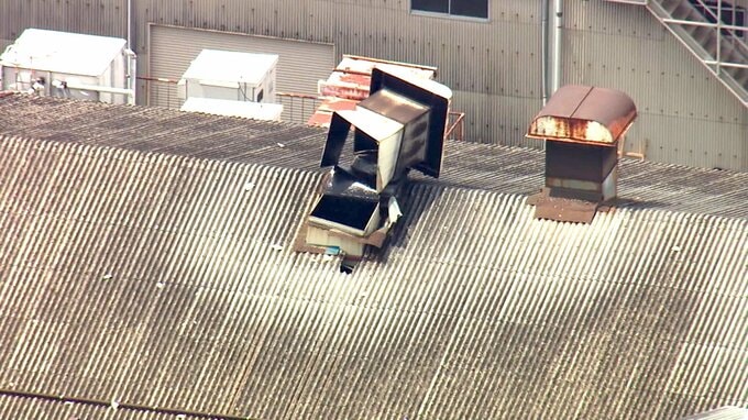 突風で煙突折れ、屋根や瓦飛ぶ　車に直撃し田んぼに転落し1人ケガ　広範囲で“線状”に被害＝静岡県富士市　|　静岡のニュース | SBSNEWS | 静岡放送