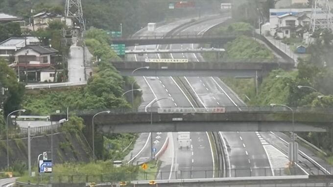 【通行止め】中央道・下り線 　相模湖IC～上野原IC　車4台の事故　|　山梨のニュース | ＵＴＹテレビ山梨